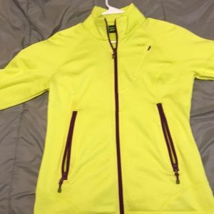 Jogger shirt keeps you warm on runs adult medium